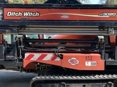 Maszyna do wykonywania przewiertów sterowanych_ Ditch Witch JT 3020